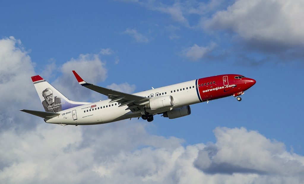 Långfristiga lån betala av primera air stordriftsfördelar dreamliner norwegian